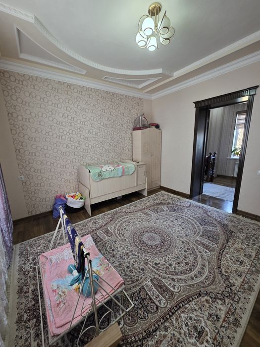 Кибрай тум. Дурмон Қ.Ф.Й. Бирлик мах. 6 сот. 6 хонали уй сотилади.