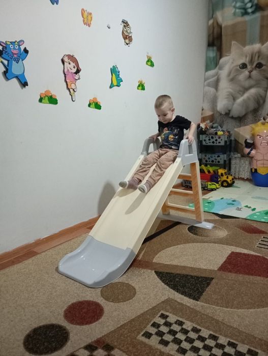 Горка с бассейном и шариками