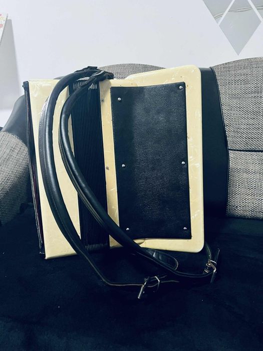 Acordeon Hohner 80 de bași