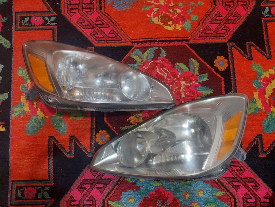 Продам фары передние задние на Тойота Сиенна.
