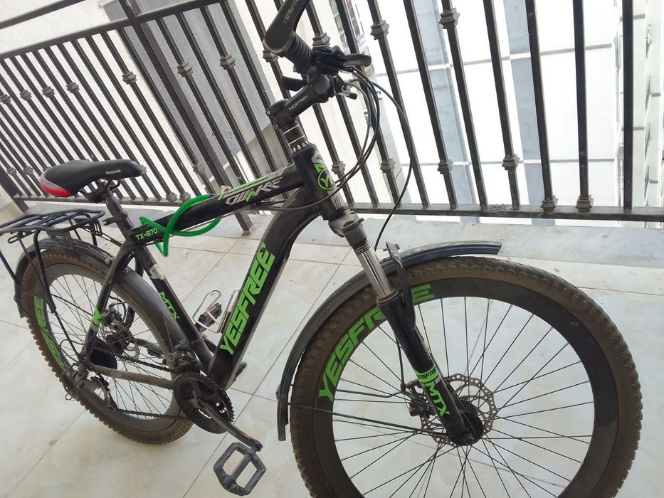 Skorli velosiped sotiladi .skor oldi orqa tormoz yaxshi ishlaydi