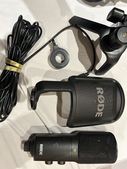 Продавам микрофон Røde за подкасти