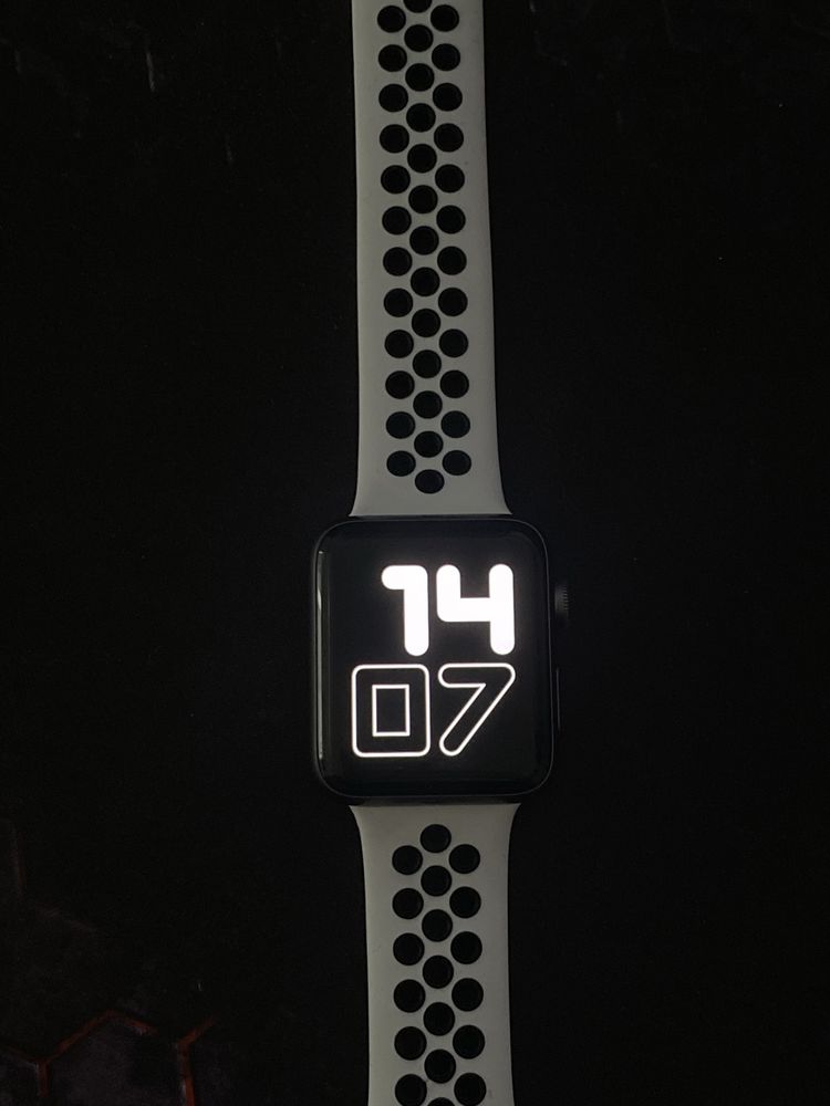 Apple Watch Series 3 Nike Edition (42mm)