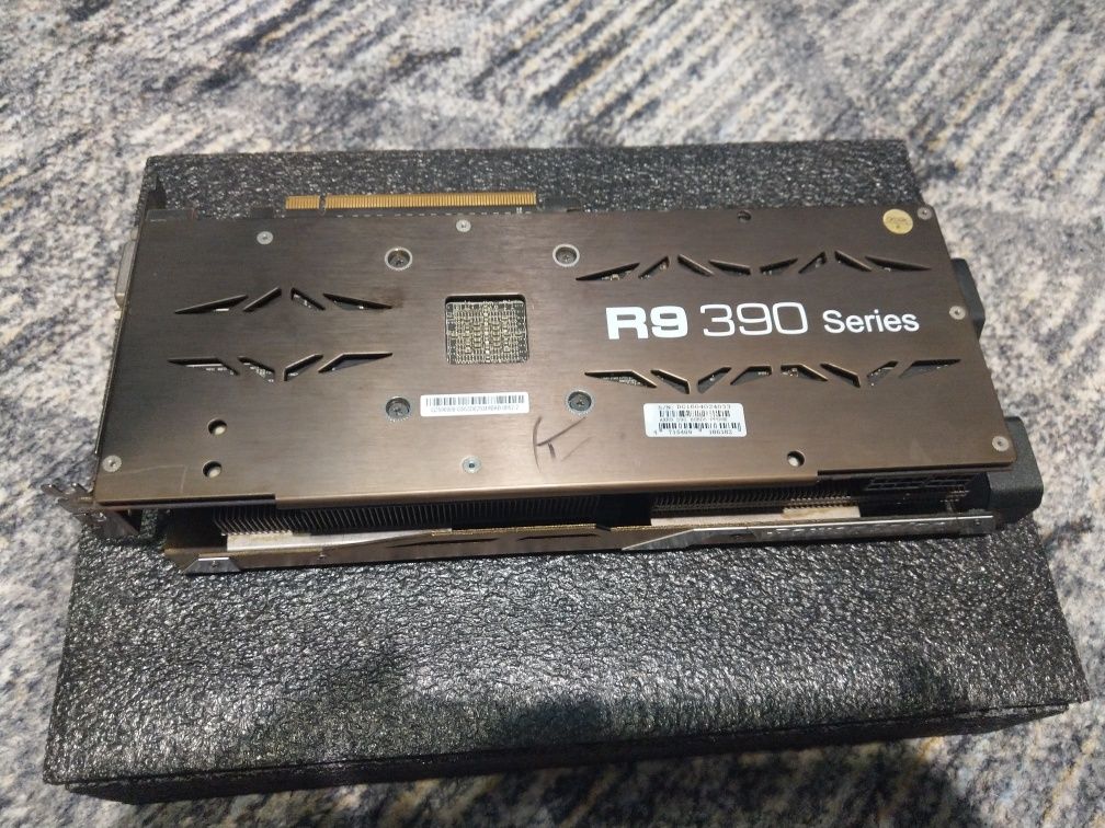 Видео карта R9 390 8гб