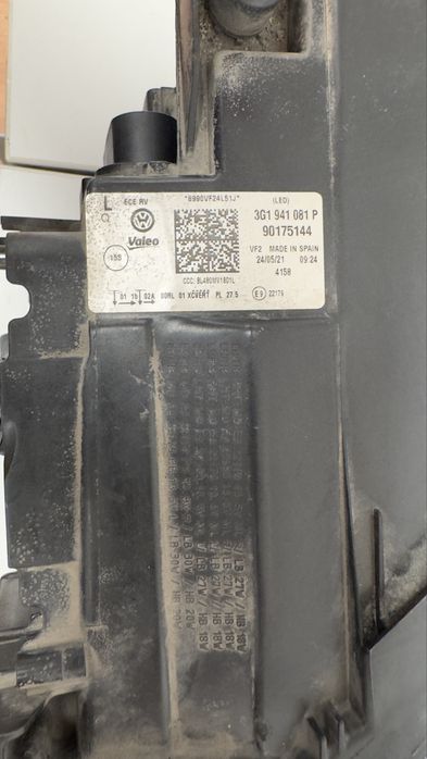 Vand far stanga VW Passat B8.5 IQ Light matrix