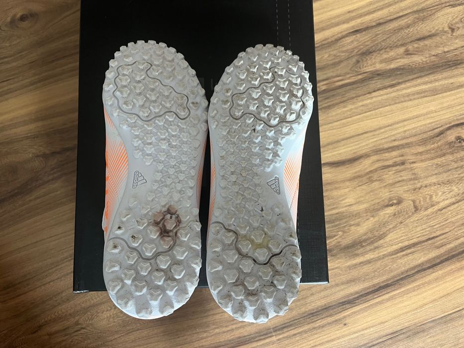 маратонки Adidas за футбол