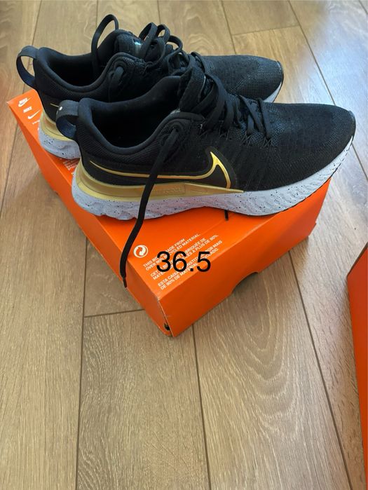 Nike !!!маратонки!!!