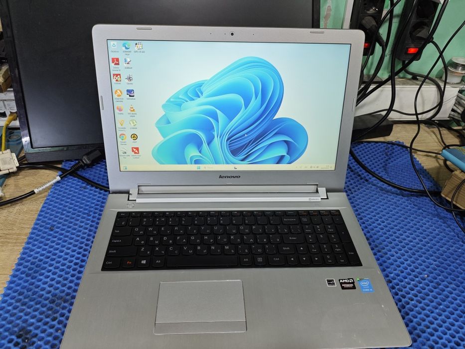 Ноутбук i5/8gb/ssd/2видеокарты