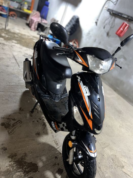 Vand/Schimb scuter 49cc CU ACTE!!