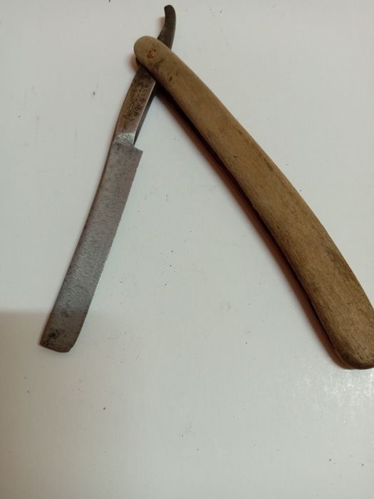 Brici vechi cu stanta