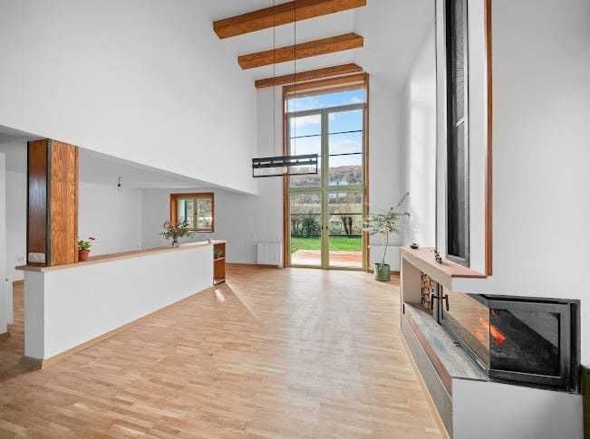 Vilă spațioasă și luminoasă, situată în Corunca