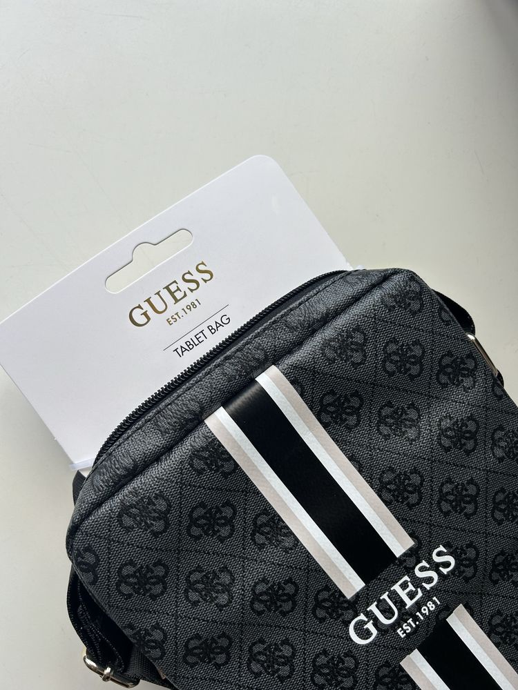 Чантичка за таблет Guess