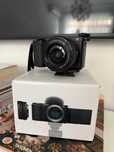Sony ZV-E10 4K – Cameră Vlogging / Video - trepied + memory card
