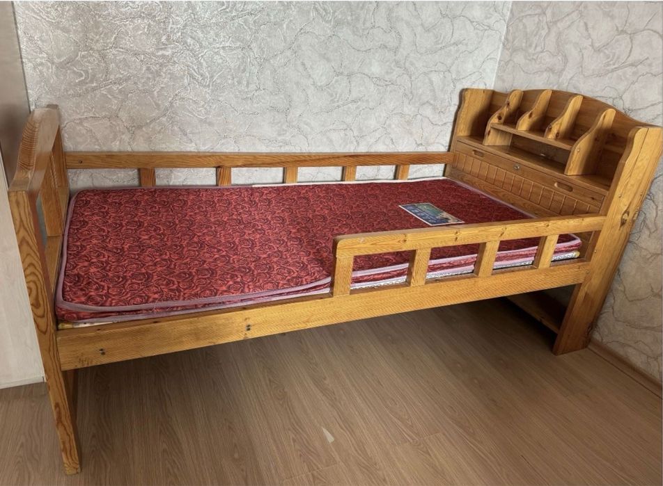 Кровать без матраса