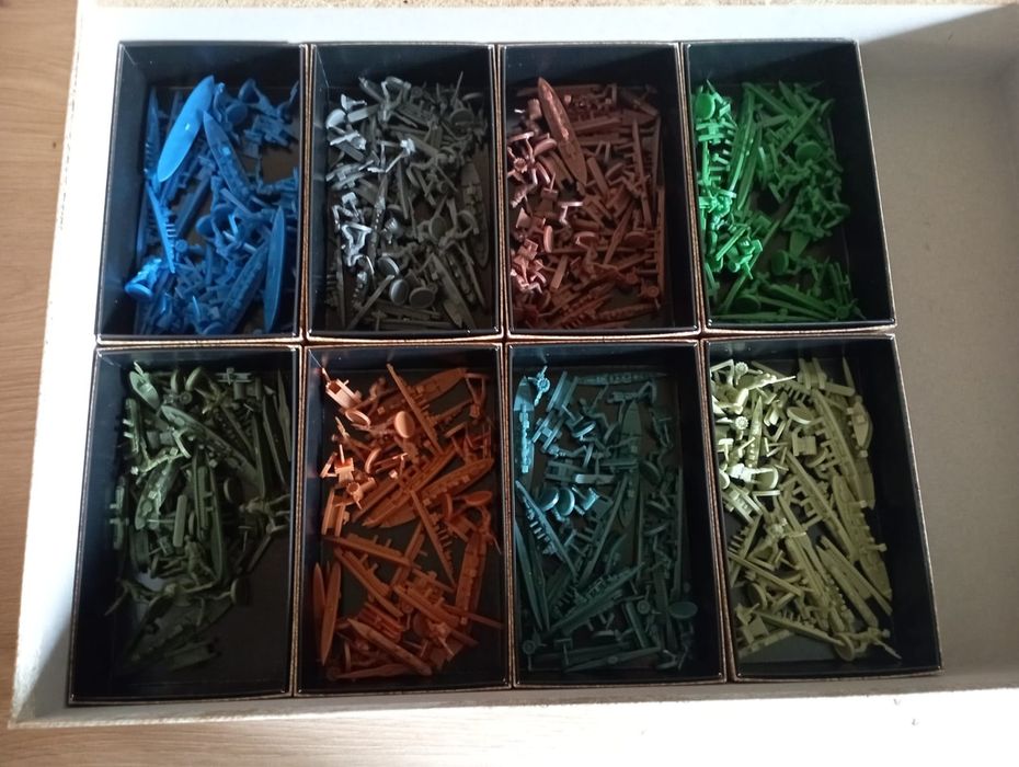 Vând Axis Allies 1914, impecabil, complet cu reguli traduse în română