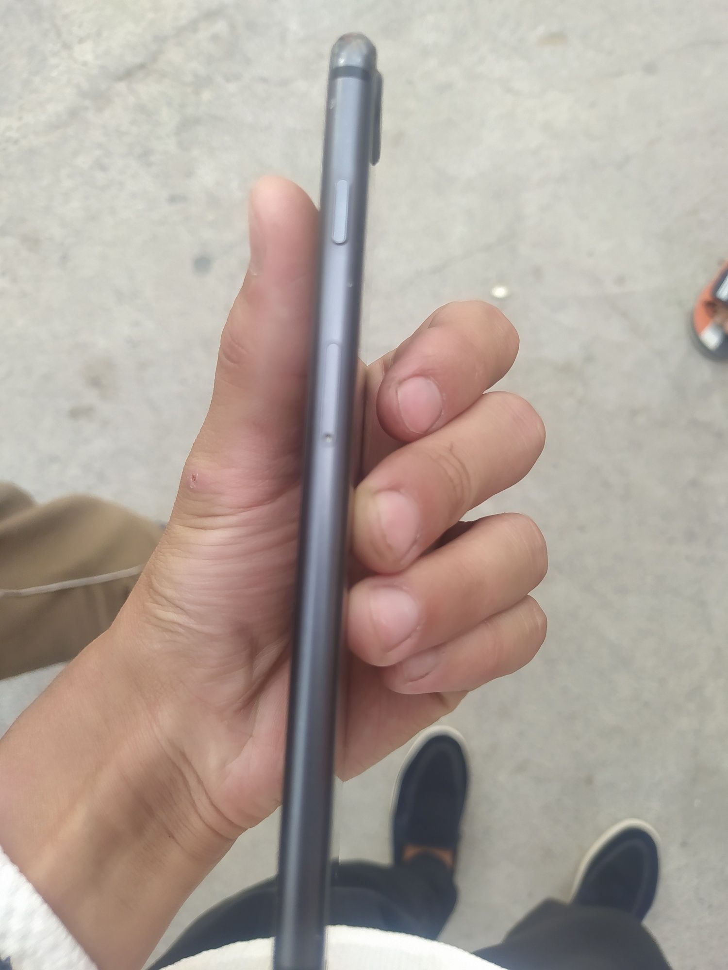 Iphone 8+  64GB true tone bor atpechatka  ishlid.holati rasmda.