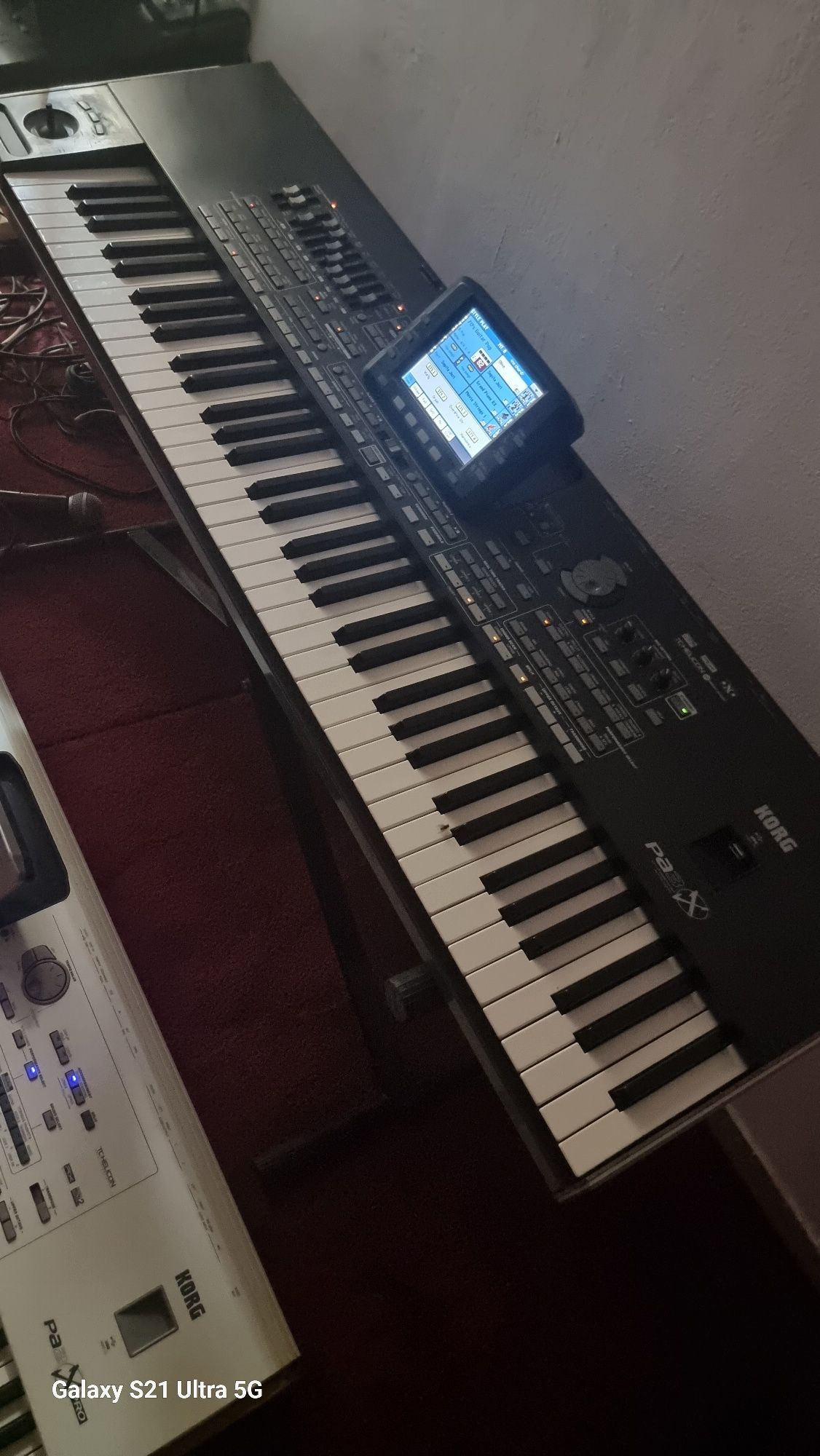 DOUĂ orgi korg pa3 x pro și pa2 x pro