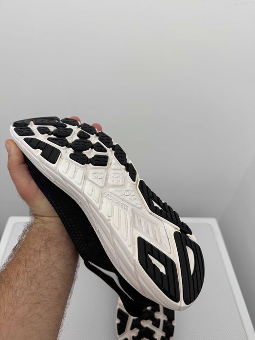 Adidași HOKA Arahi 7 – mărime 40 1/3 – stare foarte bună