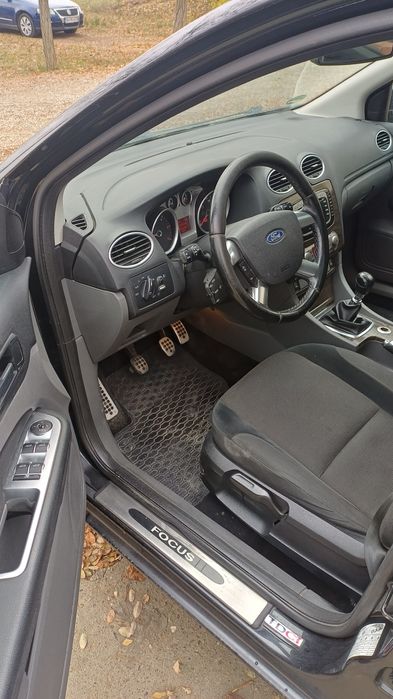 Ford Focus Ghia 2010 1.6 diesel Acte la zi