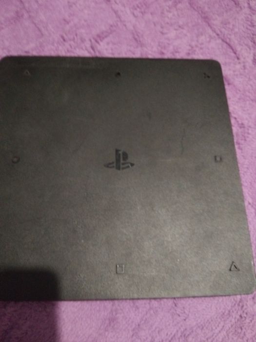 ps 4,2 încărcătore+2 hdmi uri 1 de 3m, unul de 1m 1 tastura cadou