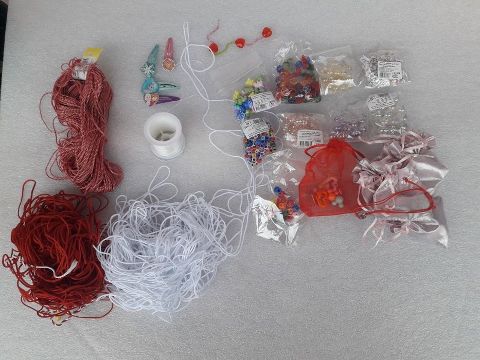 Конци, материали за мартеници и мъниста