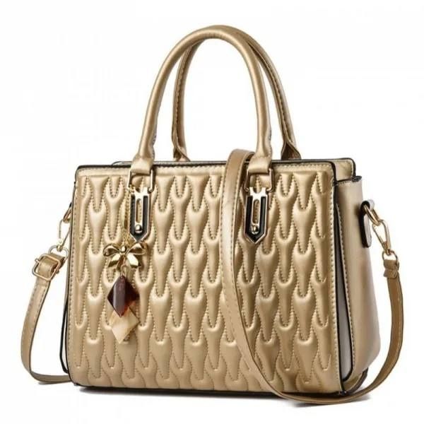 Златна дамска чанта