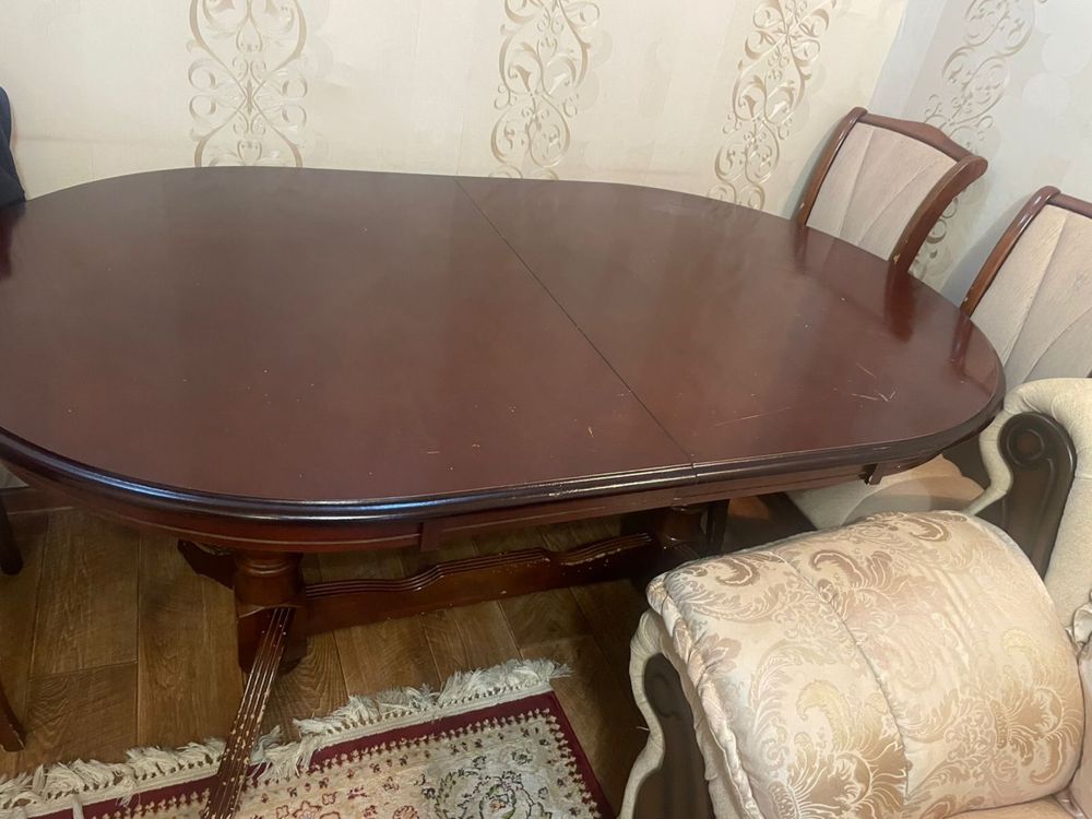 Продаётся стол для гостиной