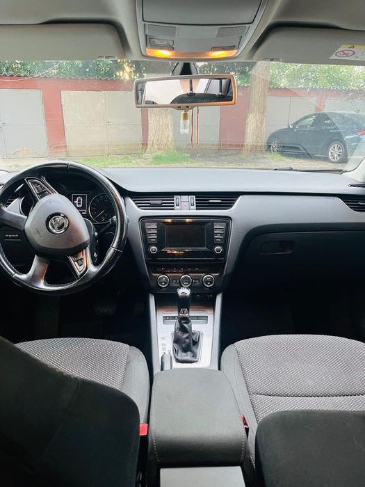 Vând skoda Octavian automata