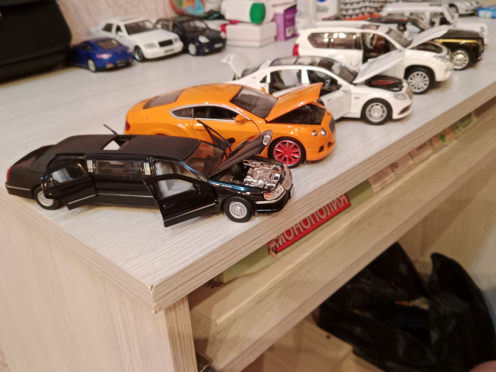 Продам детские железные машинки