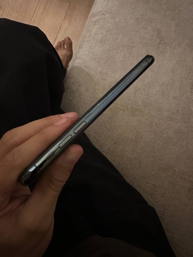 iphone 11 pro tinnu SROCHNO