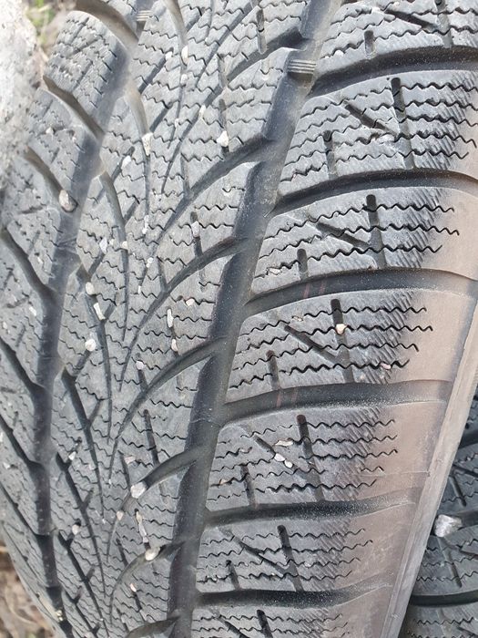 Продам зимние шины R15.