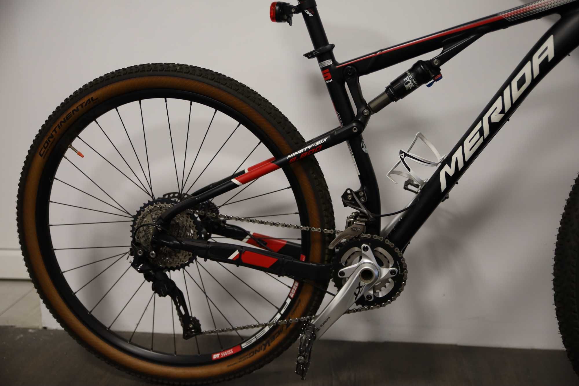 Vand Merida MTB Ninety-Six 9.800 negru-rosu-alb, ca noua, impecabila!