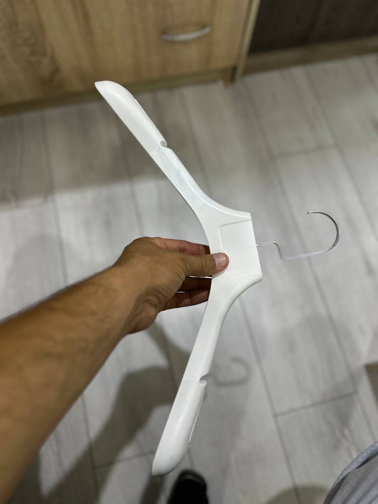 Kiyim ilgich plastik vishelka