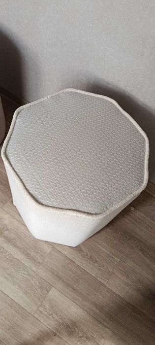 Продаю пуфики  новые