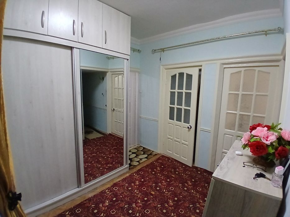 Srochna 4 xonali uy sotiladi