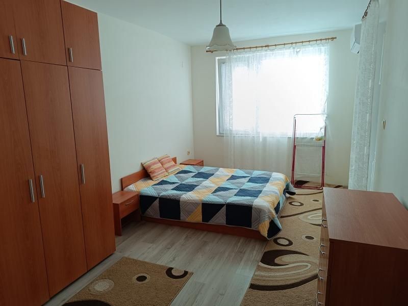 Дава се под наем Двустаен апартамент в Пловдив, Гагарин - 73 кв.м за 325 € - Снимка #2