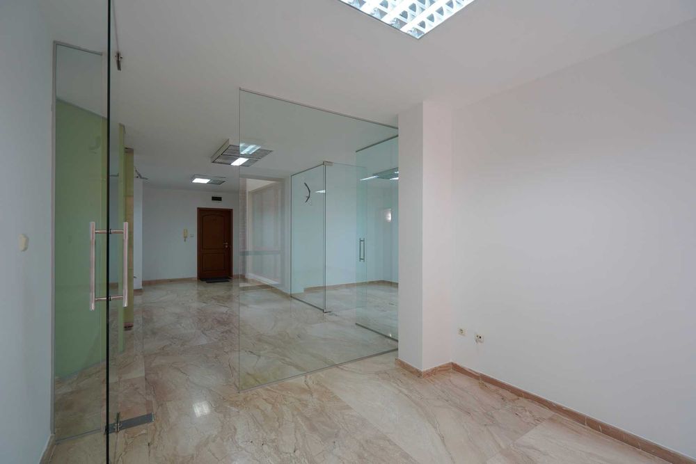 Продава се Офис в Варна, Център - 133 кв.м за 3083 €/кв.м - Снимка #11