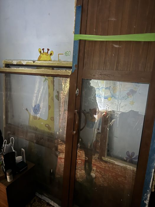 Продам 2 штук алюминивый перегородку зал балкон