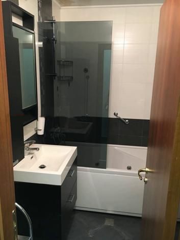 Дава се под наем Тристаен апартамент в София, Център - 100 кв.м за 1150 € - Снимка #9