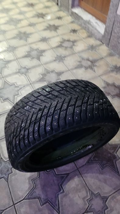 275/40/19 одна шин зима шипы новая