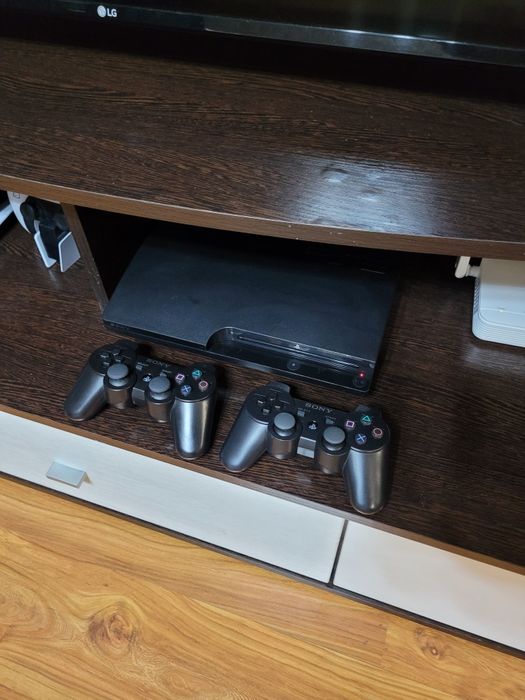 PS3 Slim + 2 геймпада