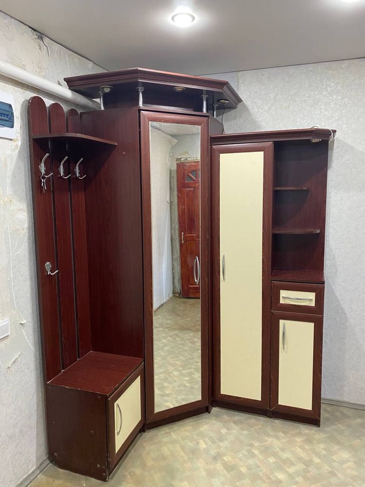 Продам шкаф в прихожую