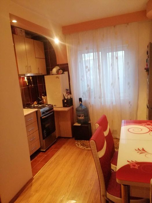 Inchiriere apartament 3 camere 2 bai decomandat