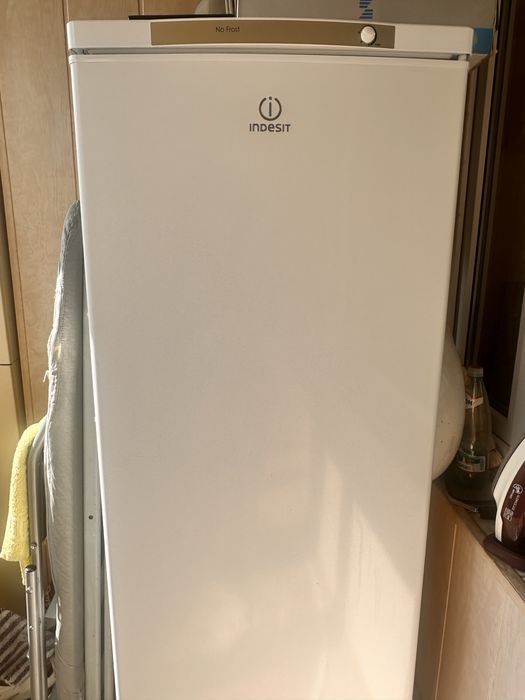 морозильная камера марки Indesit