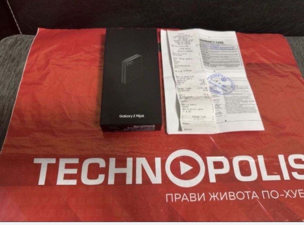 ***КАТО НОВ 256GB Samsung Z FLIP 6 Гаранция Технополис 2026 г. Silver
