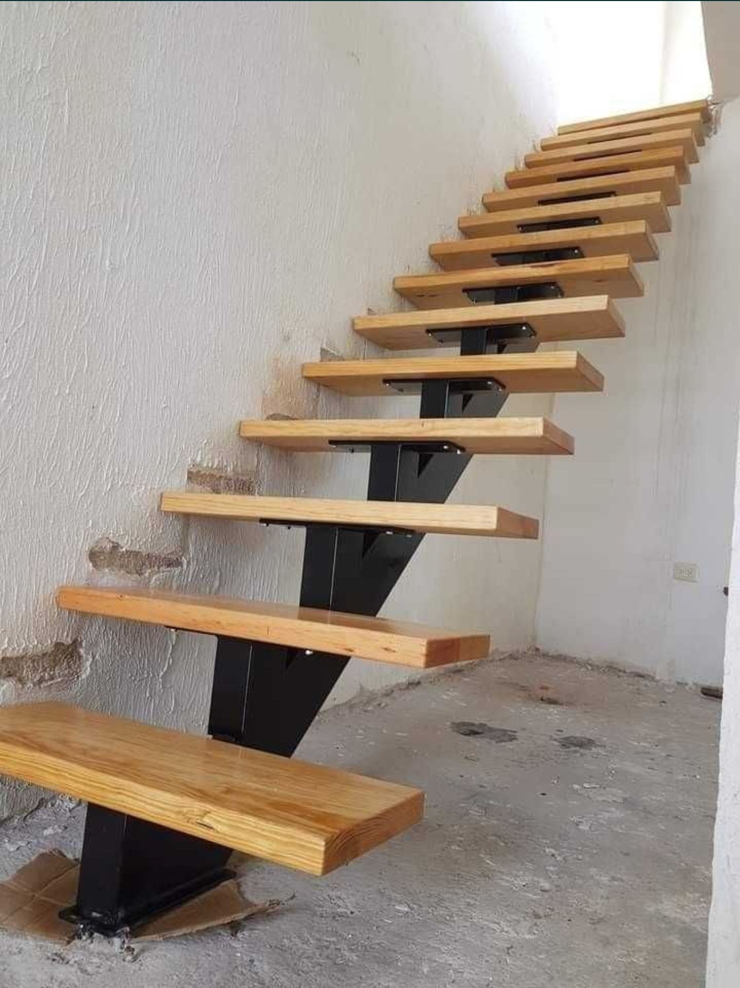 Confectionam scarii metalice zincate exterioare și pentru incendii , p