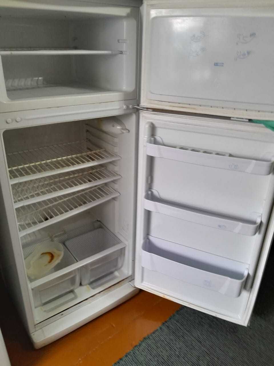 Продаю холодильник и стиральную машинку.