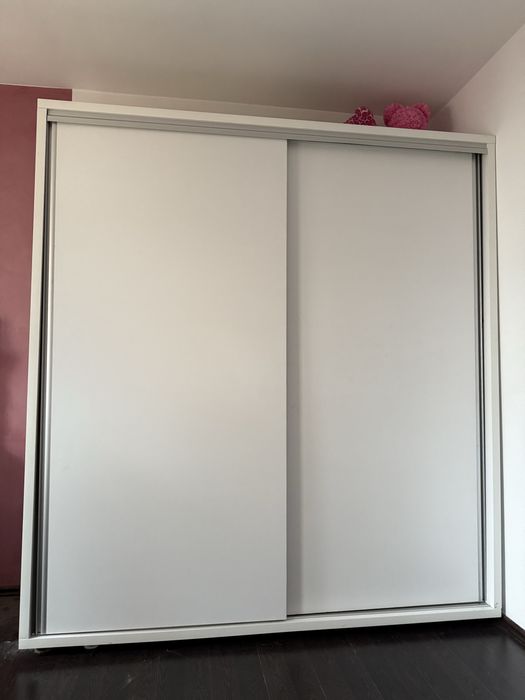 Dulap alb, in stare foarte buna