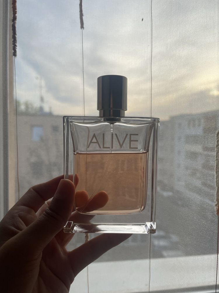 Apa de parfum Hugo Boss Alive