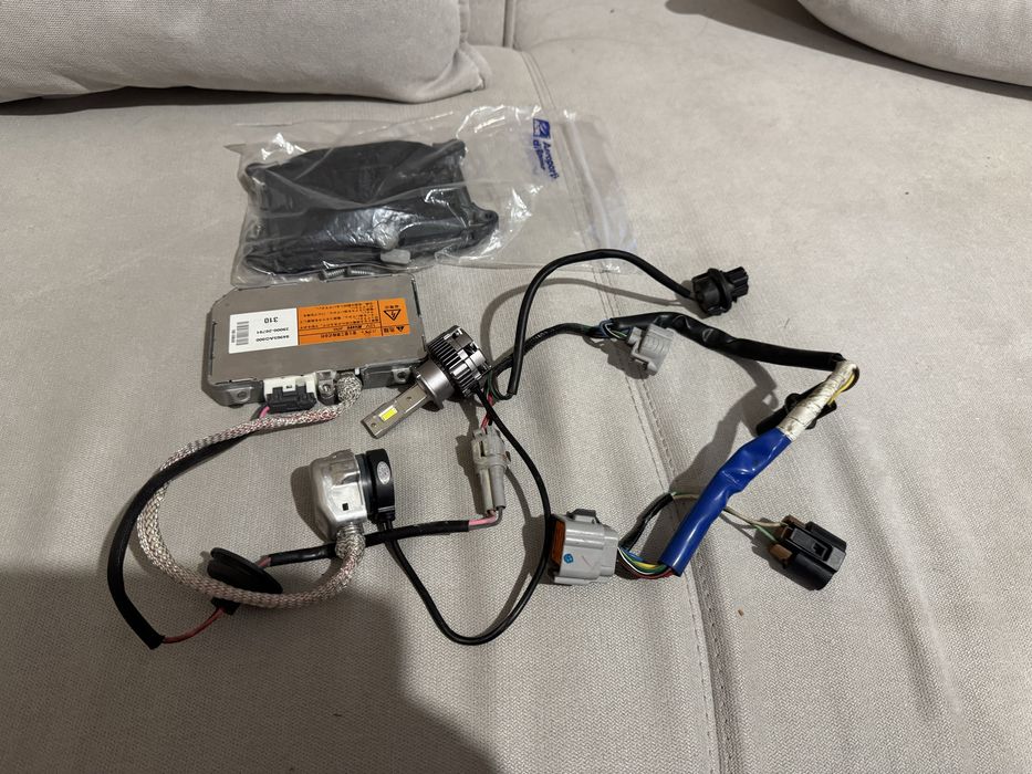 Баласт за ксенонов фар (свален от Субару Легаси 2012-та)